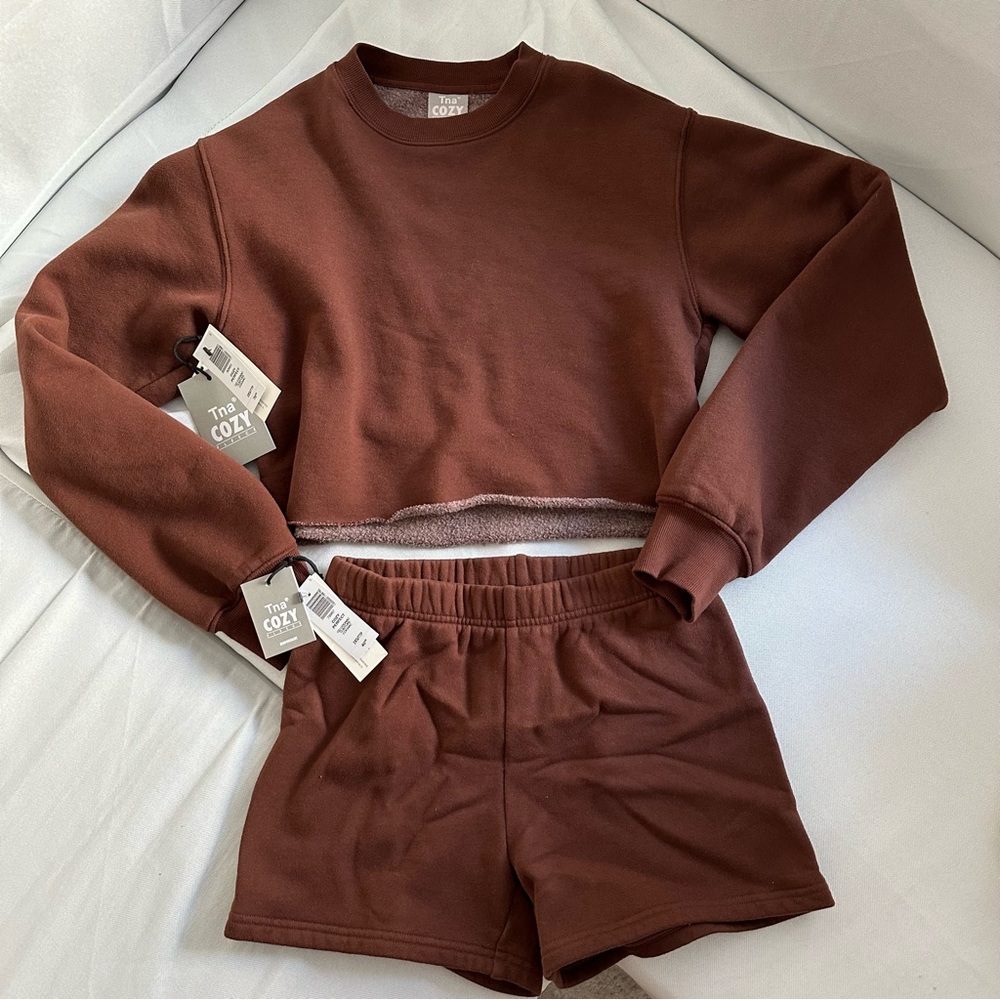 ARITZIA NWT: Cozy Fleece Perfect Sweat Set